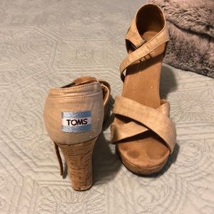 Tom’s cork wedge sandal